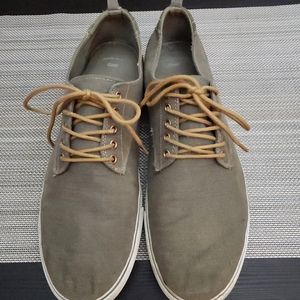 GAP men's canvas shoes size 12